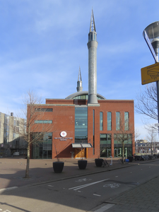 901534 Gezicht op de Ulu Camii moskee (Kanaalstraat 34-36) te Utrecht, vanaf de Damstraat.